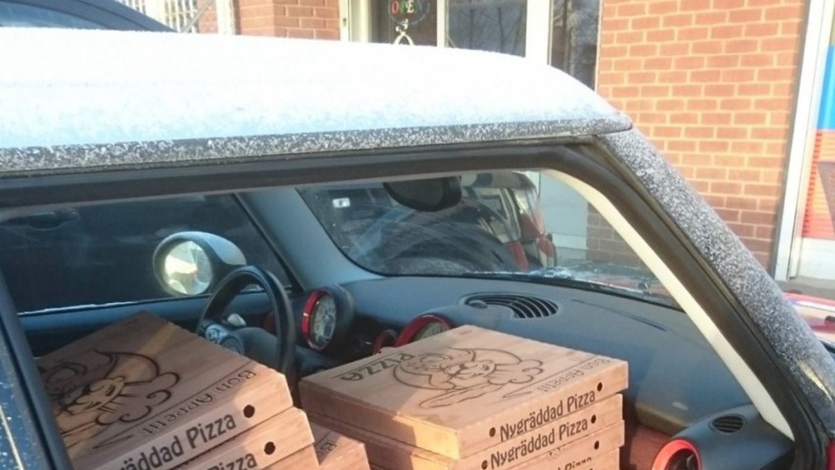 Skolan köpte pizza till 400 elever. 
