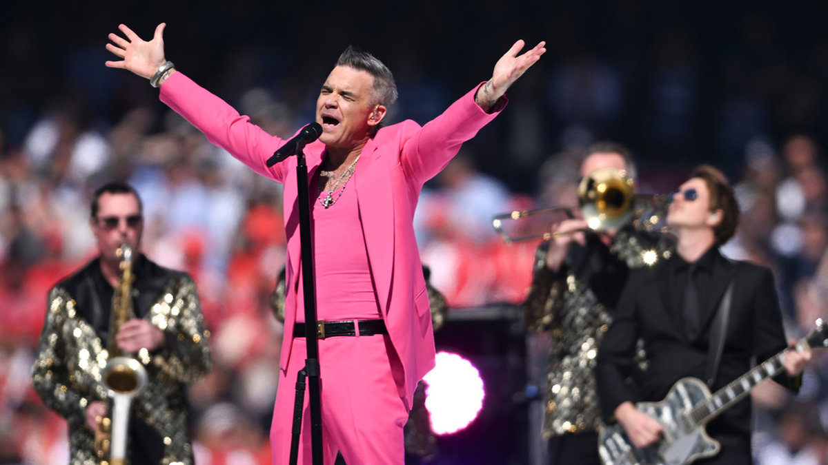 Robbie Williams sjöng 'You're the voice' för att hylla John Farnham.
