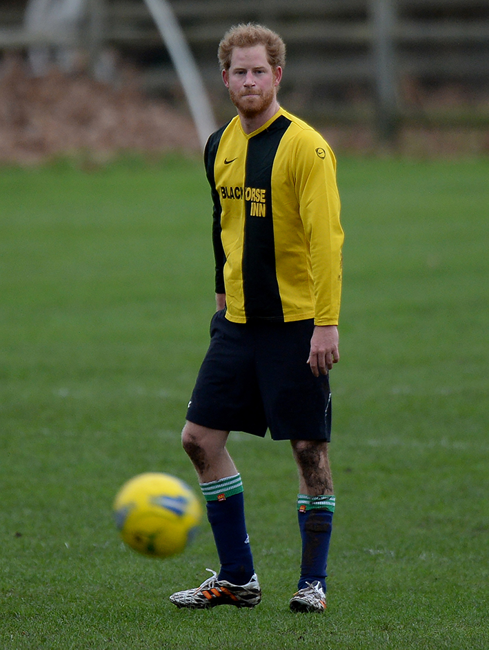 Prins Harry på fotbollsplanen. Prins Harry på fotbollsplanen.
