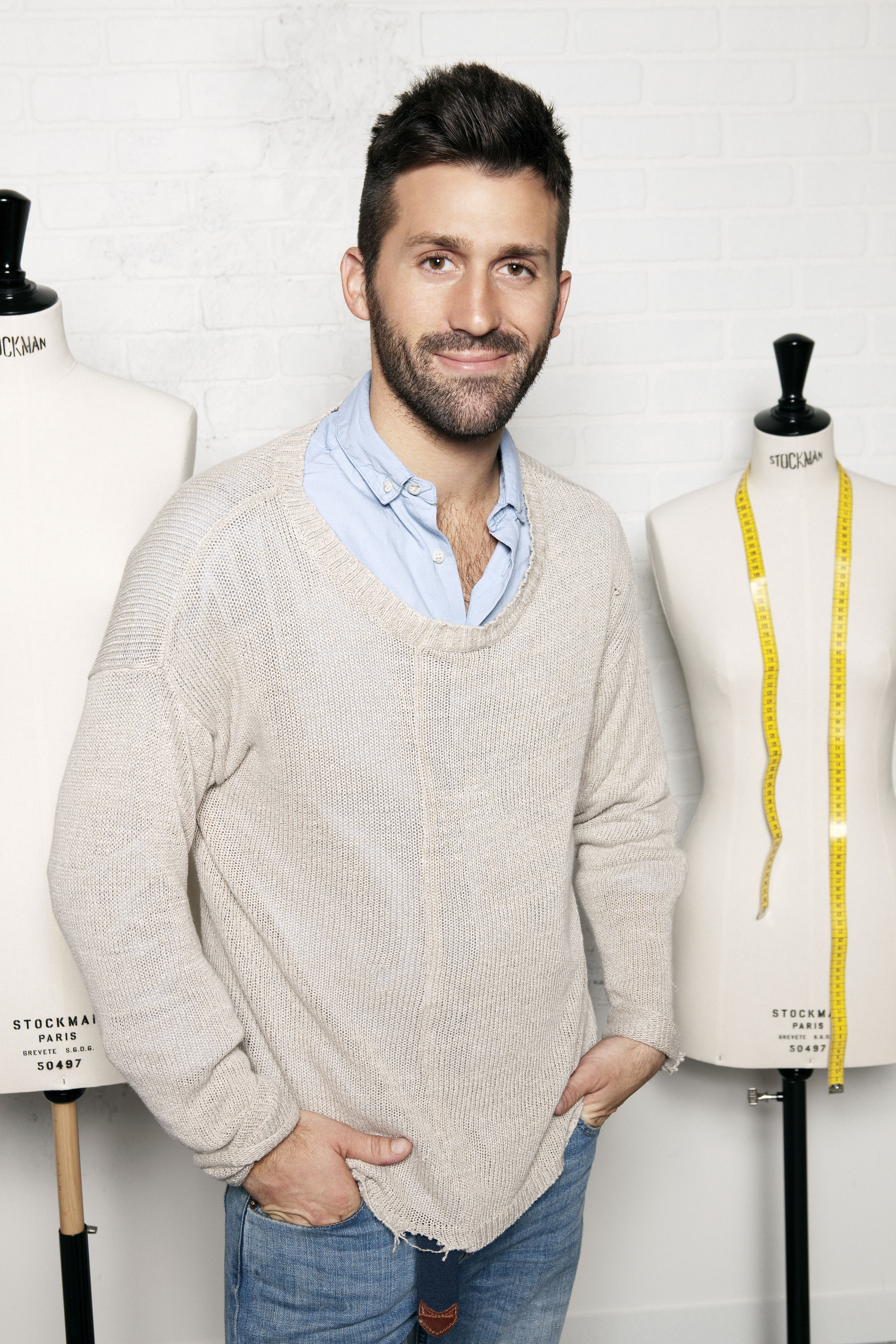 Björn Bryngelsson, 29, bor i Stockholm men är uppvuxen i Örebro. Han har bland annat utbildad sig på Textilakademin och Beckhams och designar helst till David Beckham eller Rachel Bilson. Stilen beskriver han som rå och elegant, krispig och enkel. Björn Bryngelsson, 29, bor i Stockholm men är uppvuxen i Örebro. Han har bland annat utbildad sig på Textilakademin och Beckhams och designar helst till David Beckham eller Rachel Bilson. Stilen beskriver han som rå och elegant, krispig och enkel.