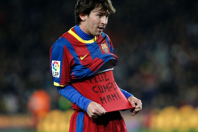 Lionel Messi dömes till böter och fick även ett gult kort i efterhand.
