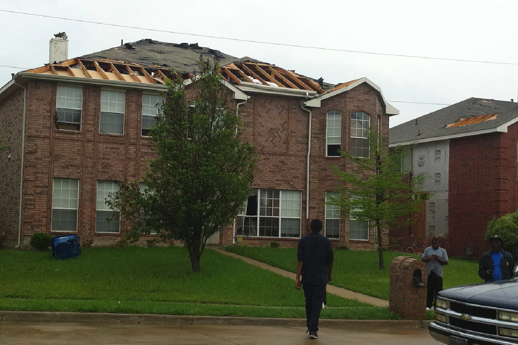 I Arlington skadades 150 byggnader och totalt har fler än 500 hus förstörts.