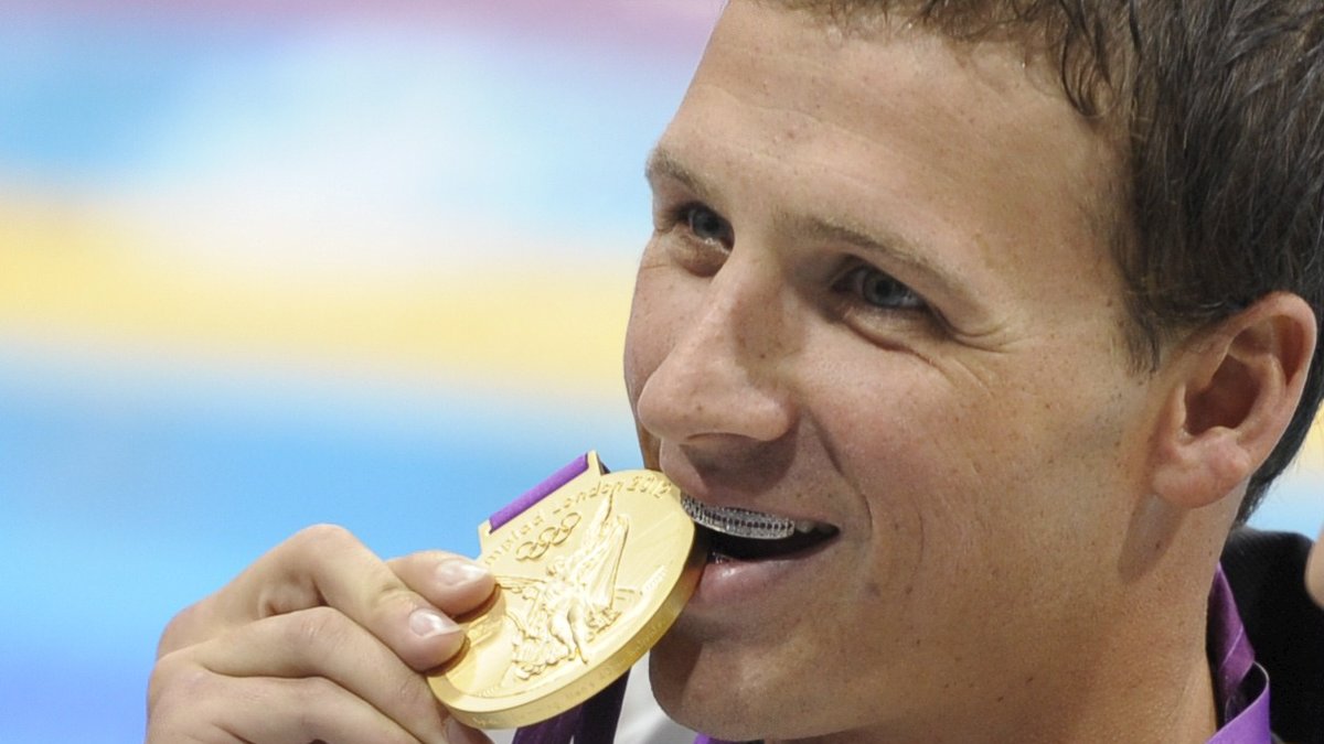 Kanske kan hans bling bling och hans medaljer hjälpa honom med sexlivet under OS.
