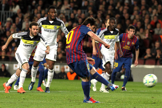 Lionel Messi sumpade dock läget och träffade ribban.