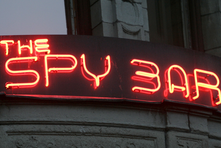 Händelsen ägde rum på inneklubben Spy Bar. 