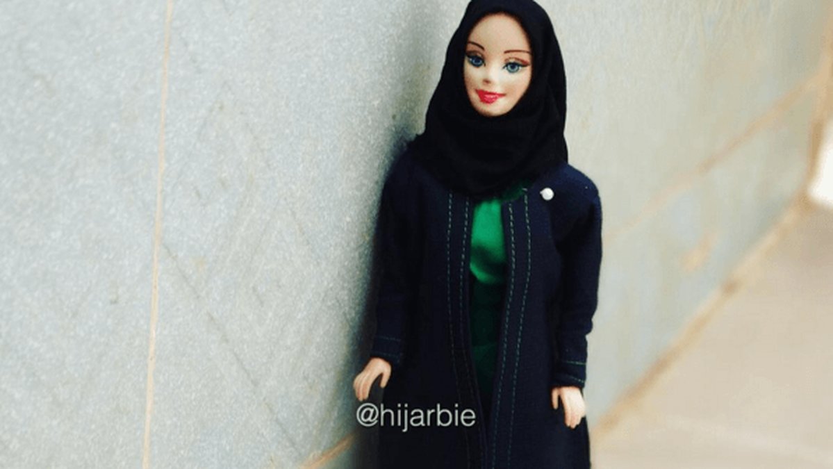 Eller, hon gick och köpte en vanlig Barbie och skapade Hijarbie utifrån den. 