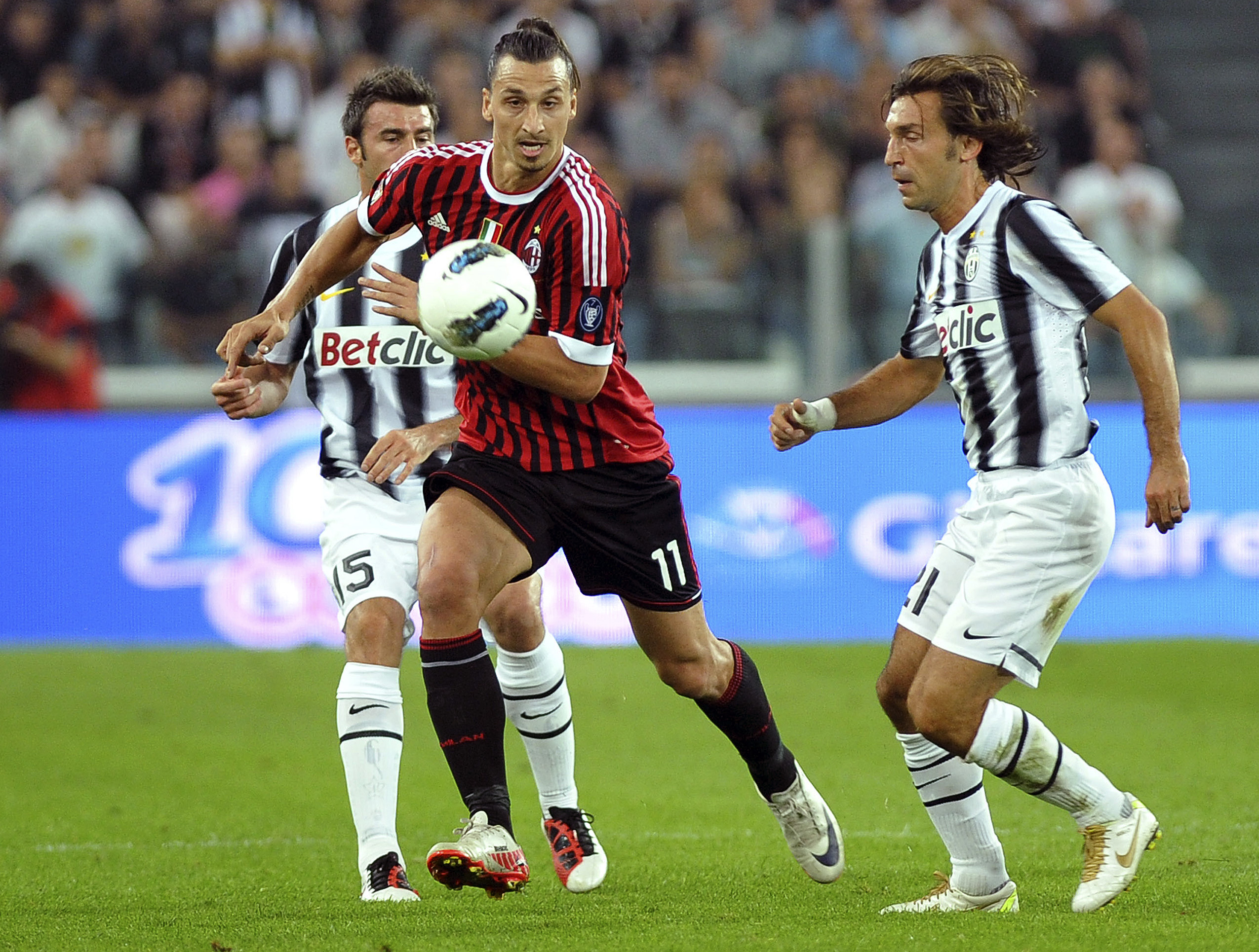 I kväll ställs Zlatan mot Chiellini mot varandra i cupen. Matchen startar 20.45 och sänds i TV10. 