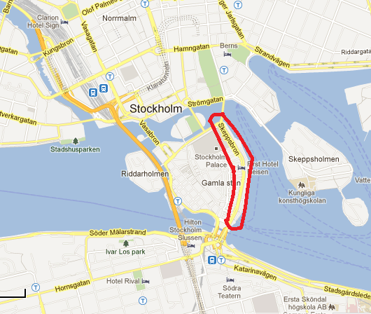 Dramat ägde rum på Skeppsbron i centrala Stockholm.