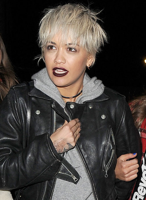 Några dagar senare visade Rita Ora upp sin nya frisyr. Snyggt! Några dagar senare visade Rita Ora upp sin nya frisyr. Snyggt!