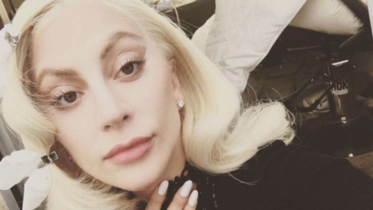 Lady Gaga bjuder på en selfie.
