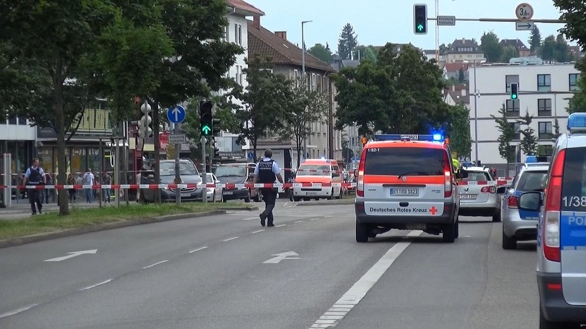 Polis på plats i centrala Reutlingen.