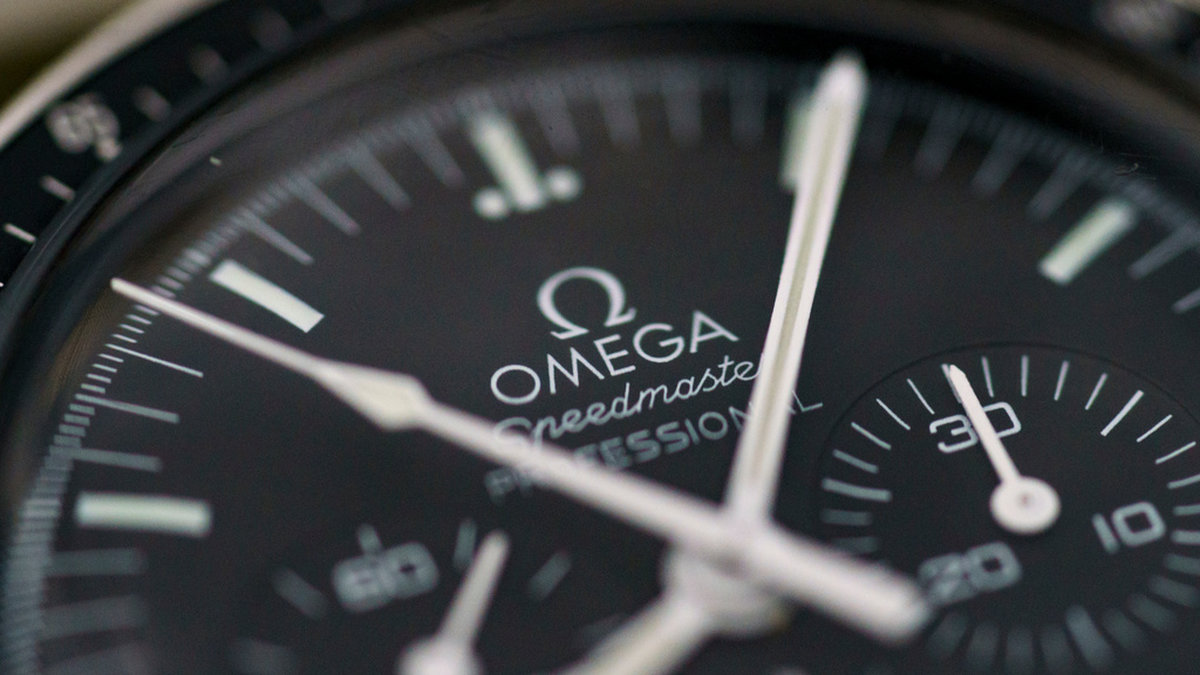 En nyare modell av Omega Speedmaster, den klocka som man hade med sig till månen 1969. Arkivbild.