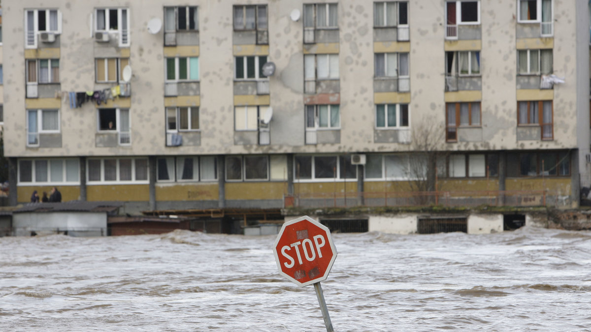 I maj drabbades Balkanländerna av extrema översvämningar efter flera dagars regn. 77 personer dog. 