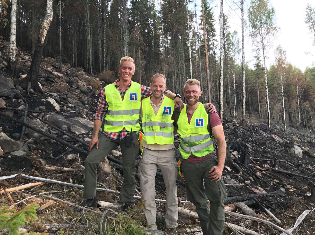 Tre av medlemmarna i Alternativ för Sverige i skogen i Jämtland. Tre av medlemmarna i Alternativ för Sverige i skogen i Jämtland.