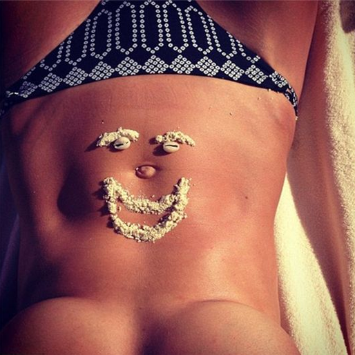 Heidi Klum kör topless + snäckor + sand! Heidi Klum kör topless + snäckor + sand!