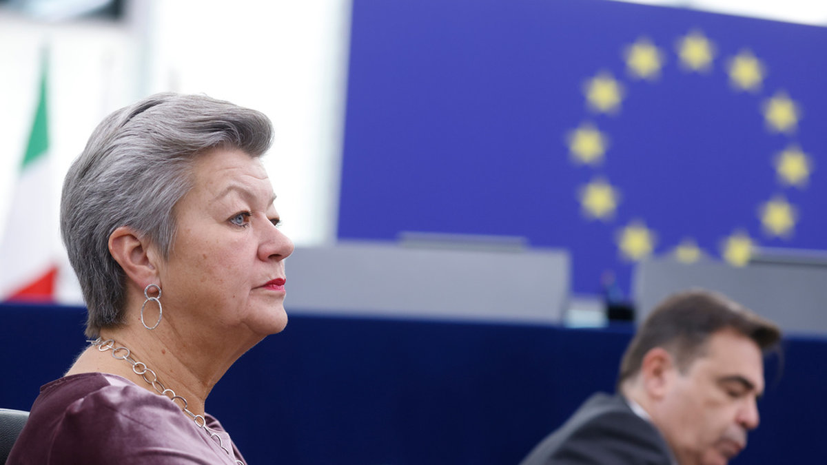 EU:s inrikeskommissionär Ylva Johansson med kollegan Margaritis Schinas i bakgrunden. Arkivbild.