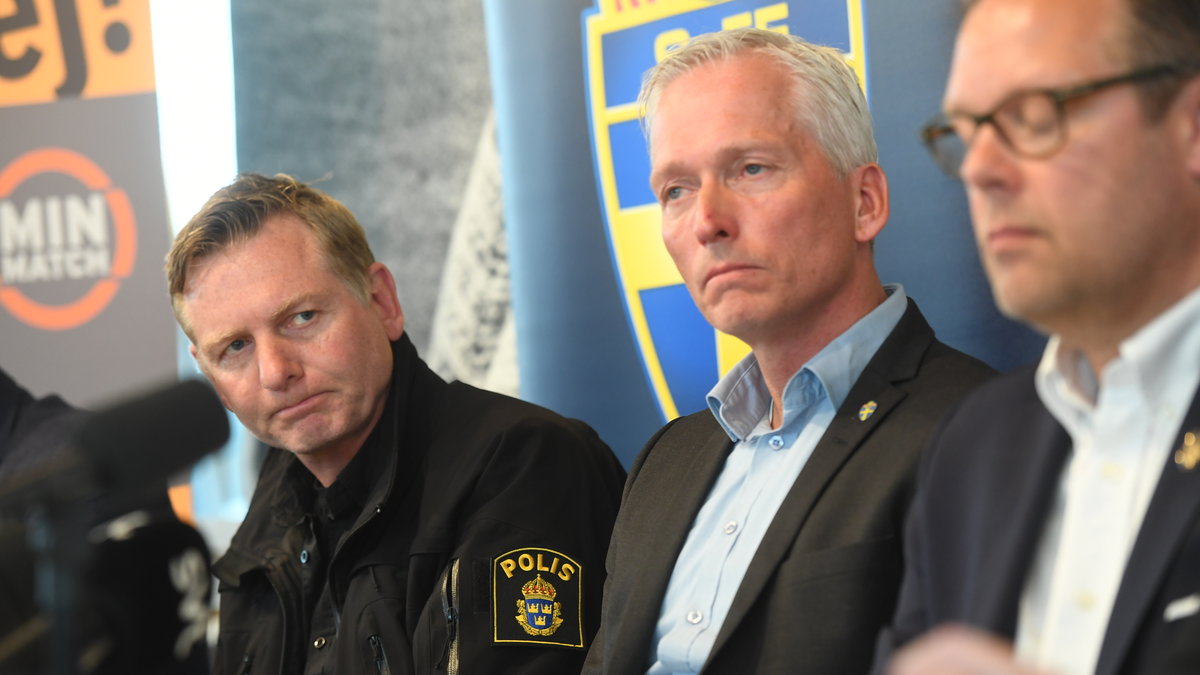 Fredrik Gårdare (längst bort i bild) ser oroväckande på framtiden för matchfixning inom svensk fotboll