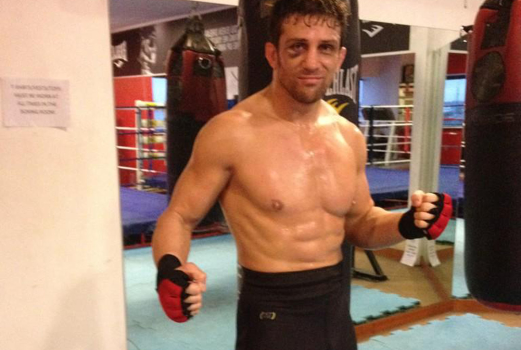 Alex Reid spänner sig på gymmet. Alex Reid spänner sig på gymmet.