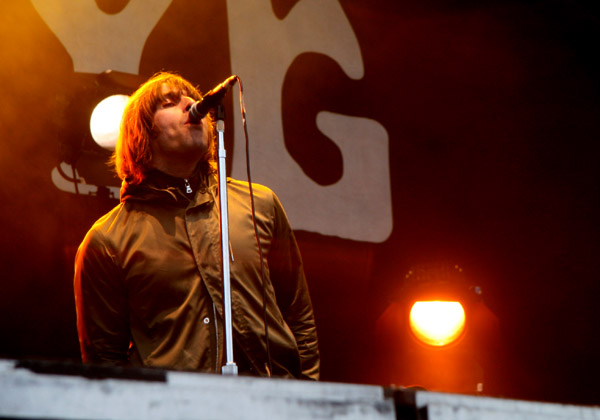 Liam Gallagher från Beady Eye ser knappt glad ut över att äntligen ha undsluppit brorsan Noel. Liam Gallagher från Beady Eye ser knappt glad ut över att äntligen ha undsluppit brorsan Noel.