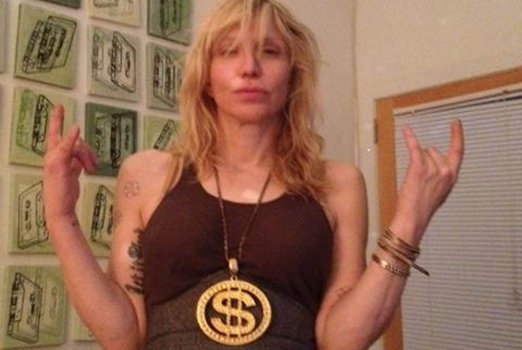 Courtney Love vs. Dave Grohl. Courtney Love och Nirvana-trummisen Dave Grohl är inte direkt vänner. Courtney och Dave har bråkat om rättigheterna till Nirvanas musik allt sedan Courtneys make Kurt Cobain begick självmord år 1994. Courtney Love vs. Dave Grohl. Courtney Love och Nirvana-trummisen Dave Grohl är inte direkt vänner. Courtney och Dave har bråkat om rättigheterna till Nirvanas musik allt sedan Courtneys make Kurt Cobain begick självmord år 1994.