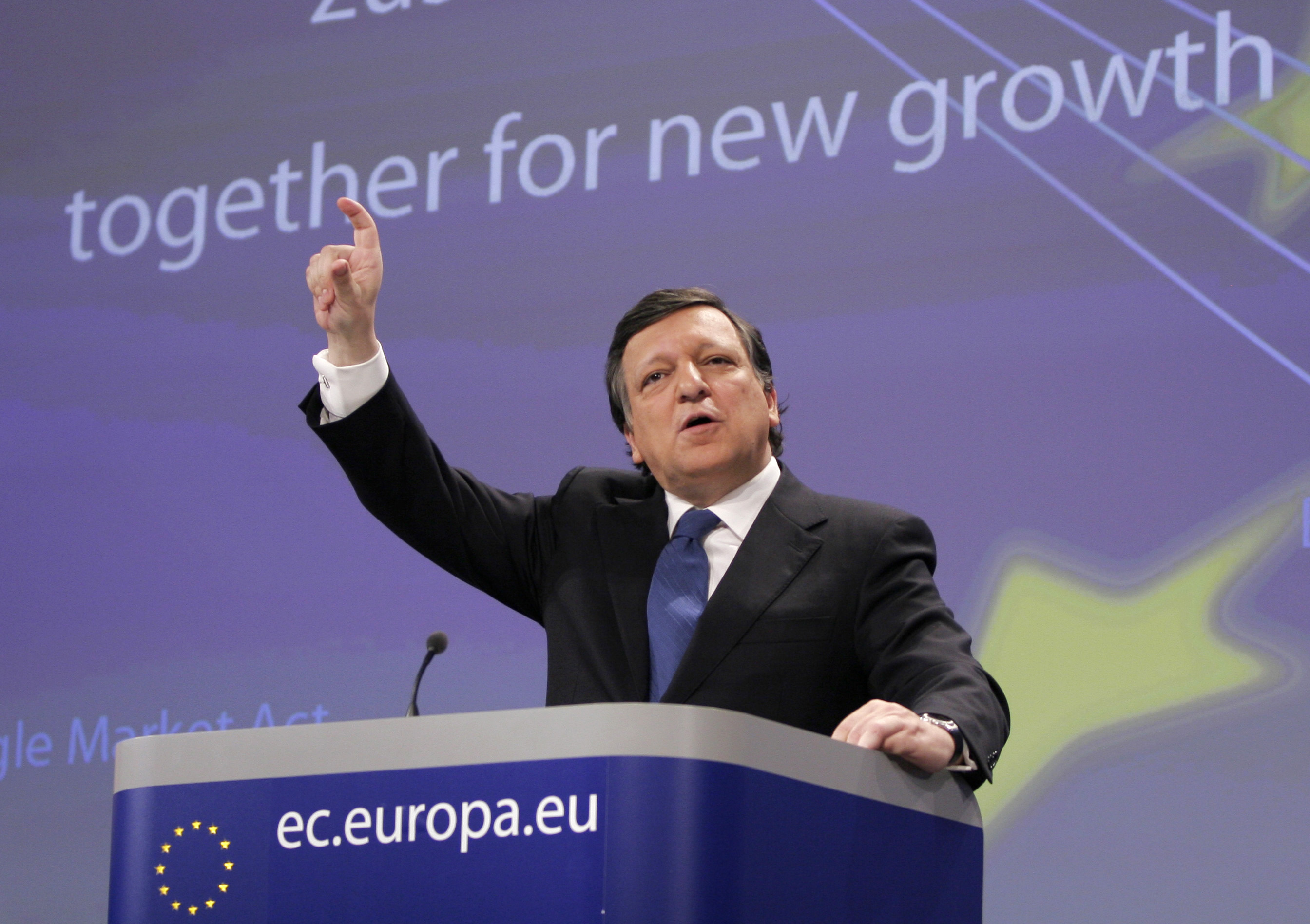 Barroso ser till att Lukasjenko hålls borta från de europeiska finrummen.
