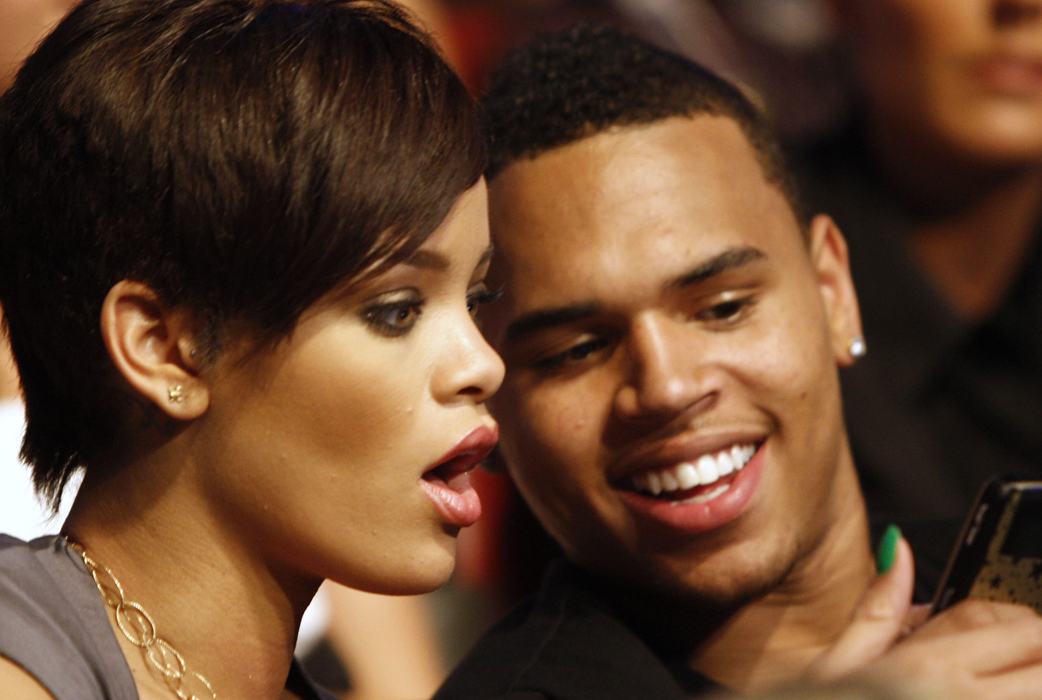 Rihanna med dåvarande pojkvännen Chris Brown 2008. Rihanna med dåvarande pojkvännen Chris Brown 2008.