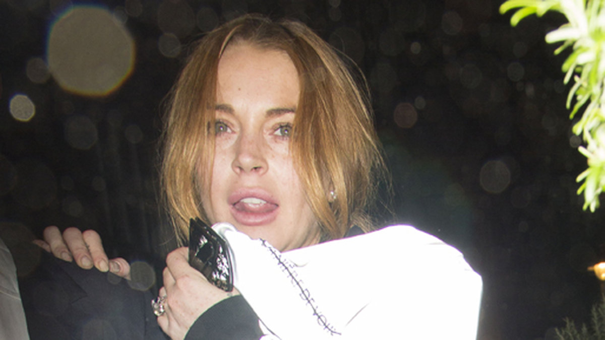 Ännu en sen natt – Lindsay Lohan lämnar nattklubben Lou Lou Members.