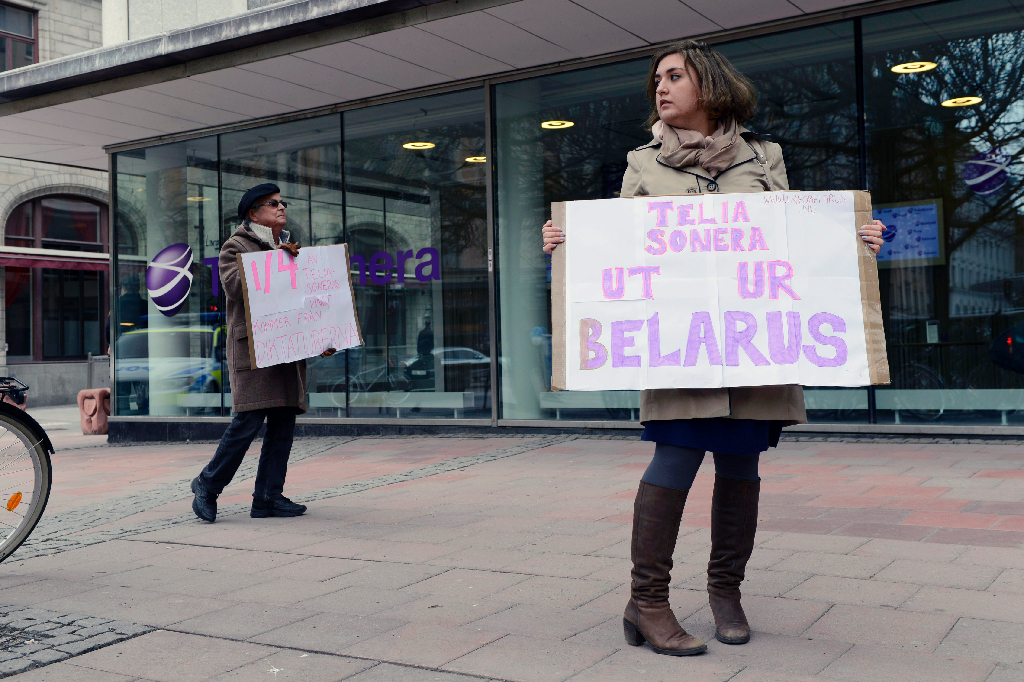 Protester i samband med att Telia presenterade sin delårsrapport.