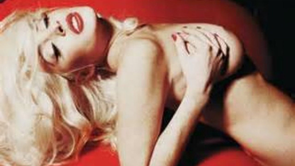 Lindsay Lohan bjöd på en toplessbild från sin plåtning för Playboy.