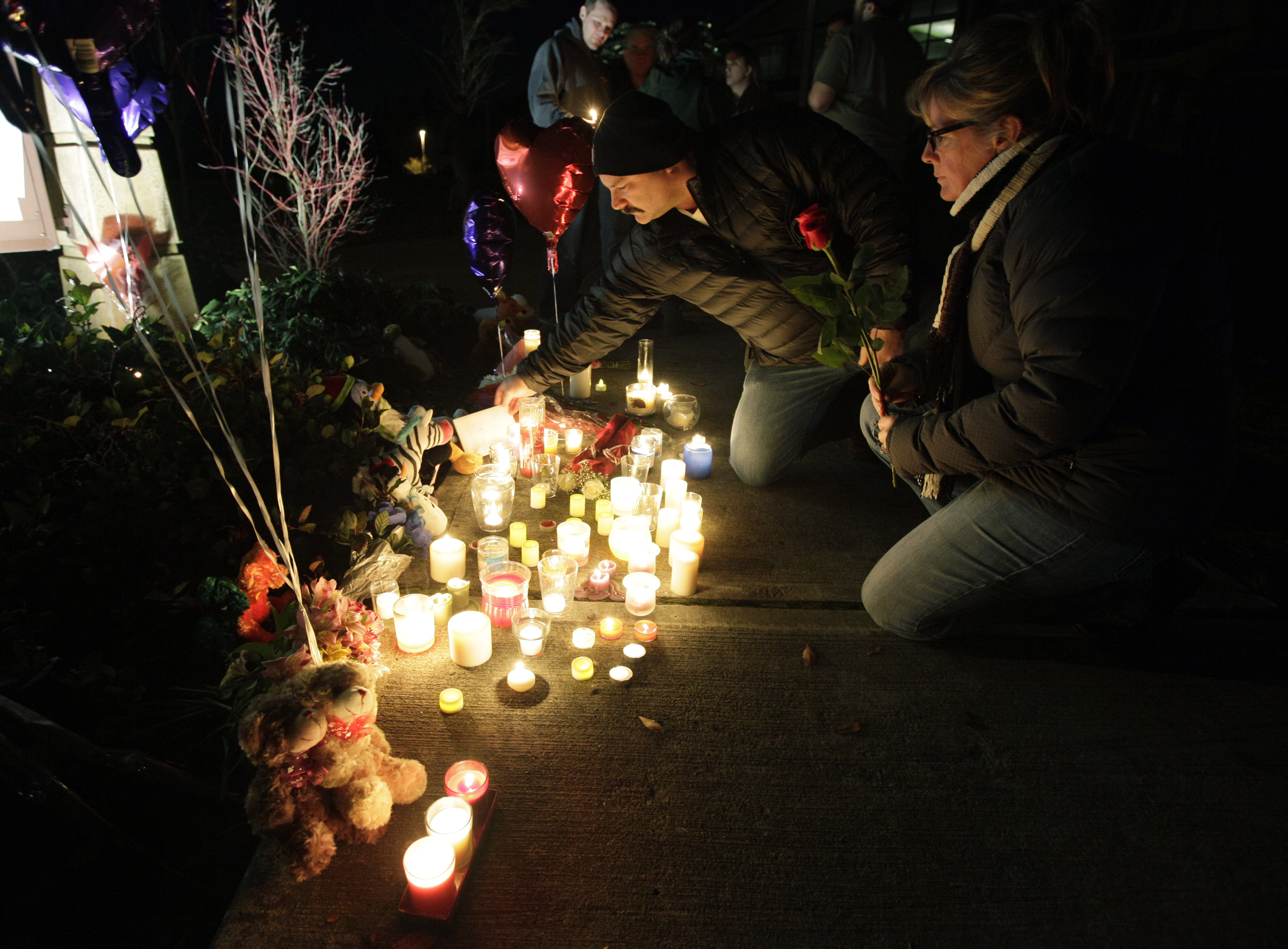 Många tände ljus för att hedra Susan Cox-Powells när hon försvann för två år sedan. 