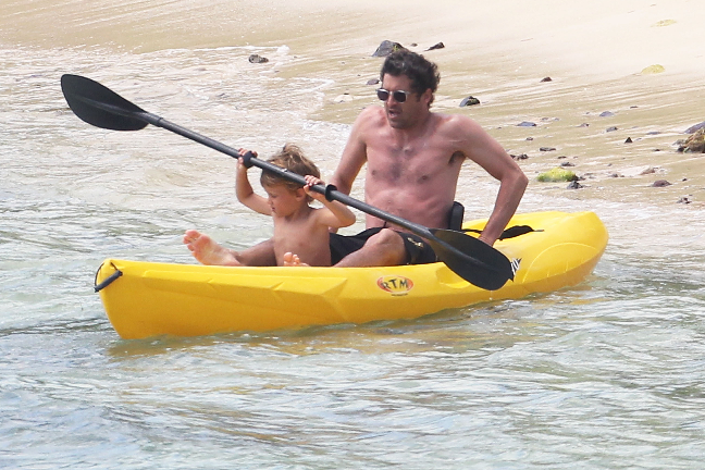 "Greys Anatomy"-stjärnan Patrick Dempsey har det kanon på en kanot i St. Barths. "Greys Anatomy"-stjärnan Patrick Dempsey har det kanon på en kanot i St. Barths.