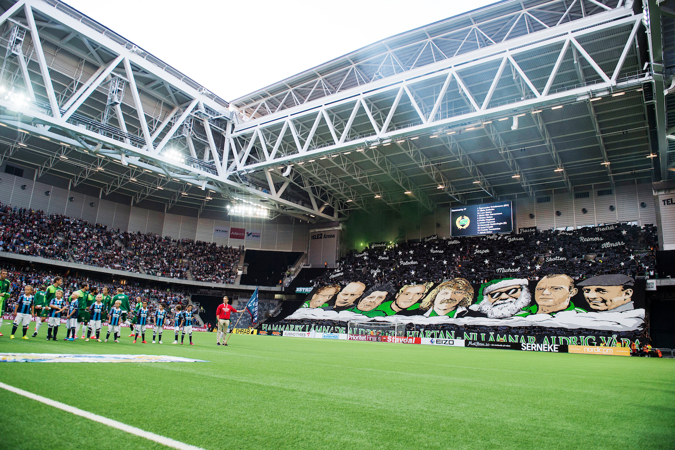 Hammarby hyllar bajenhjältar. Hammarby hyllar bajenhjältar.