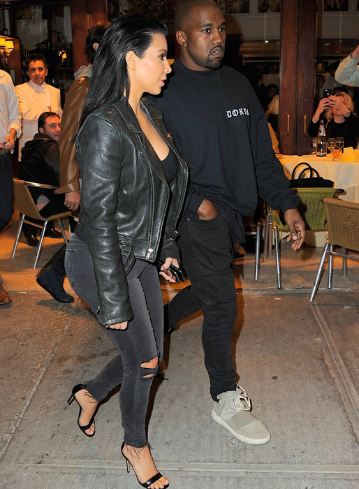 Kim Kardashian och Kanye West käkar middag i New York.