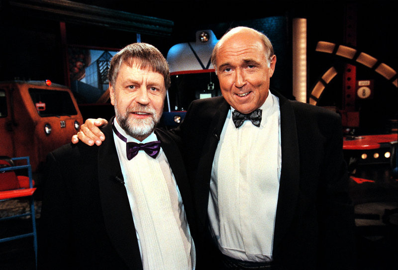 Björn Hellberg och Ingvar Oldsberg i På Spåret. Första avgång: 1987.