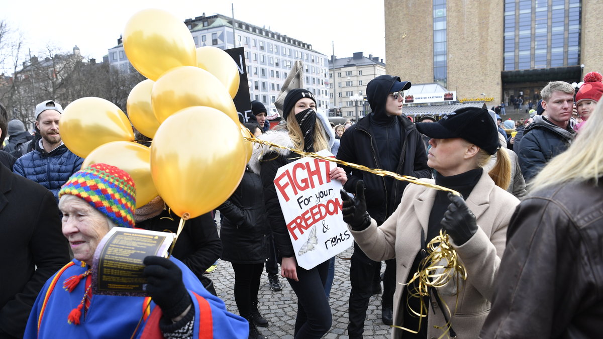 Organisationen Tusenmannamarschen för frihet & sanning höll en demonstration på Medborgarplatsen på lördagen.