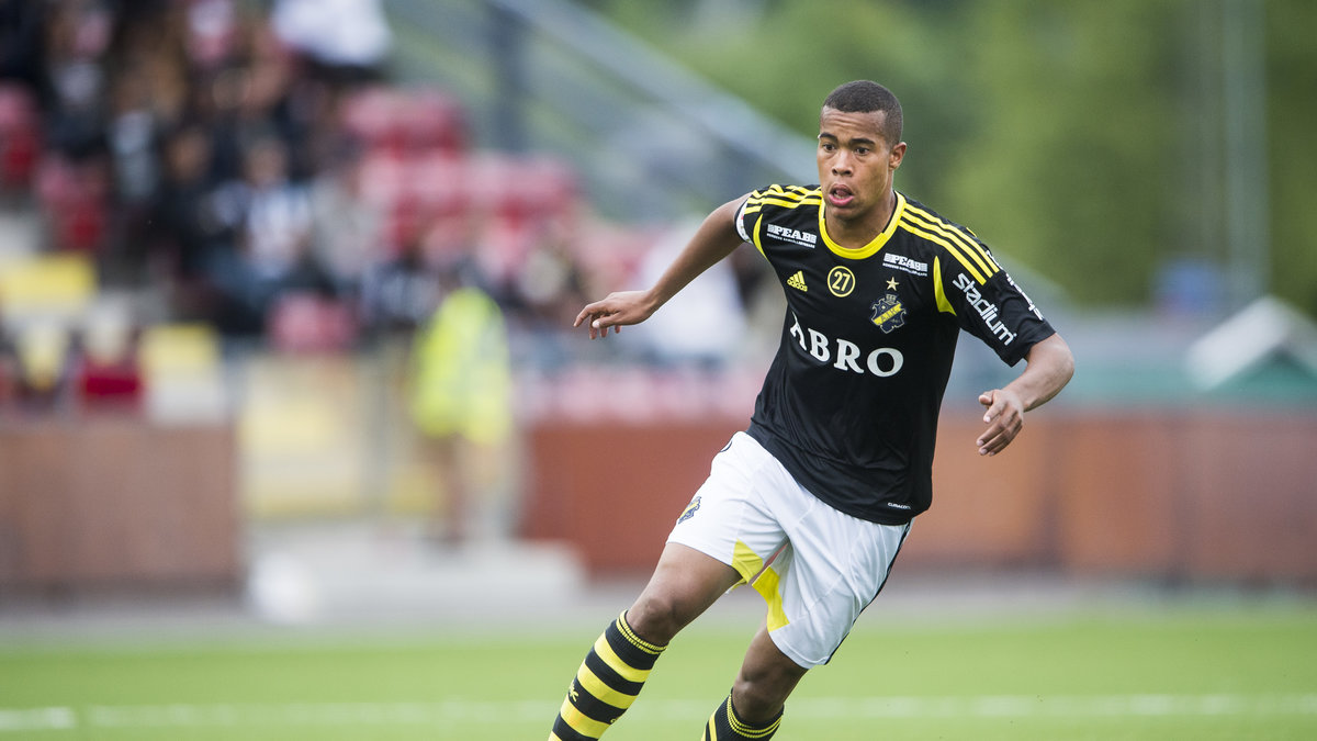 9. Robin Quaison (20 år), AIK  tjänar 381 568 kronor om året. 