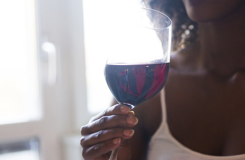 Röda kinder när man dricker alkohol kan nämligen innebära att du har en ökad risk för högt blodtryck. Röda kinder när man dricker alkohol kan nämligen innebära att du har en ökad risk för högt blodtryck.