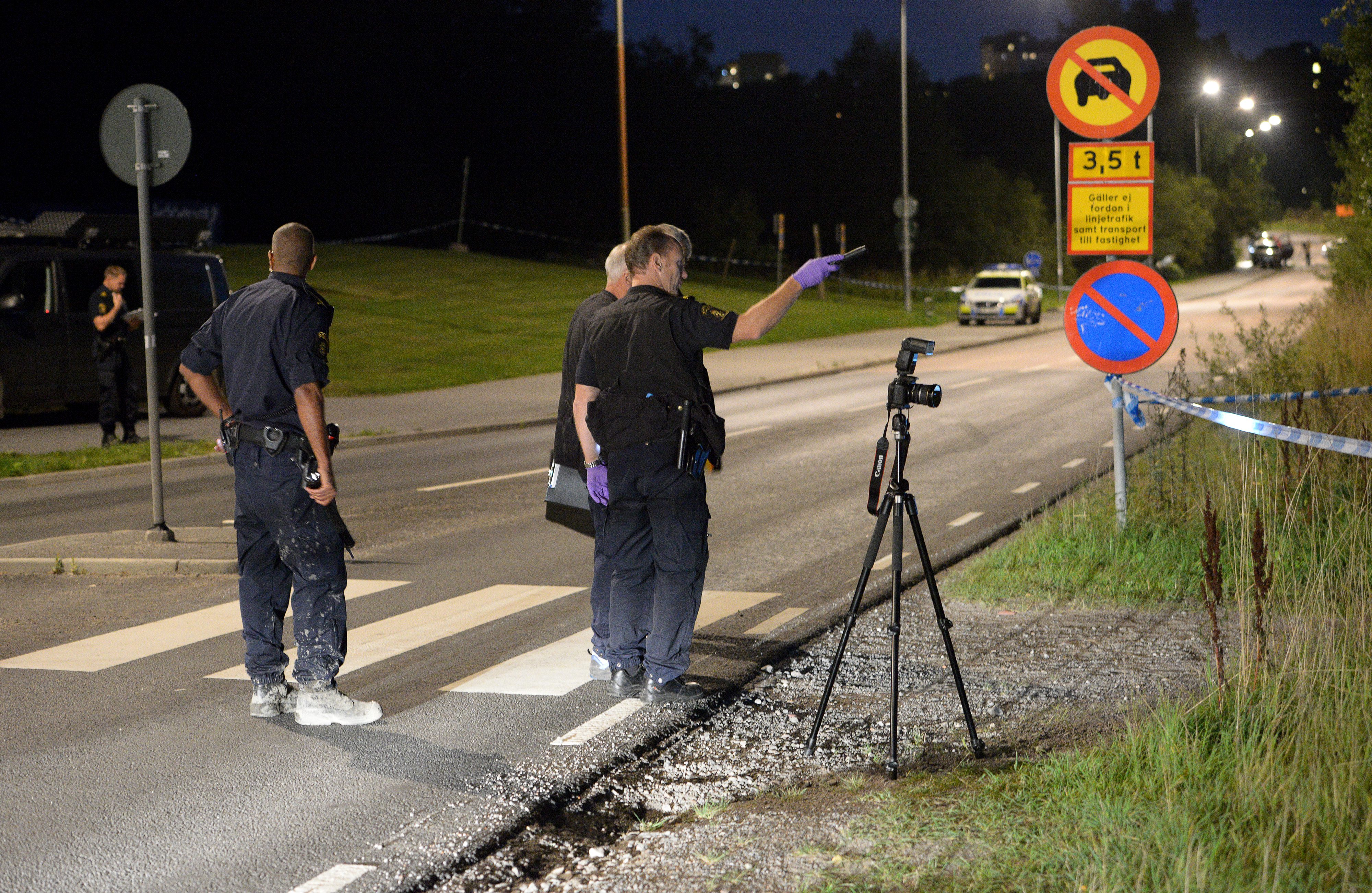 Polis och tekniker vid avspärrningar i Solna 2013. 