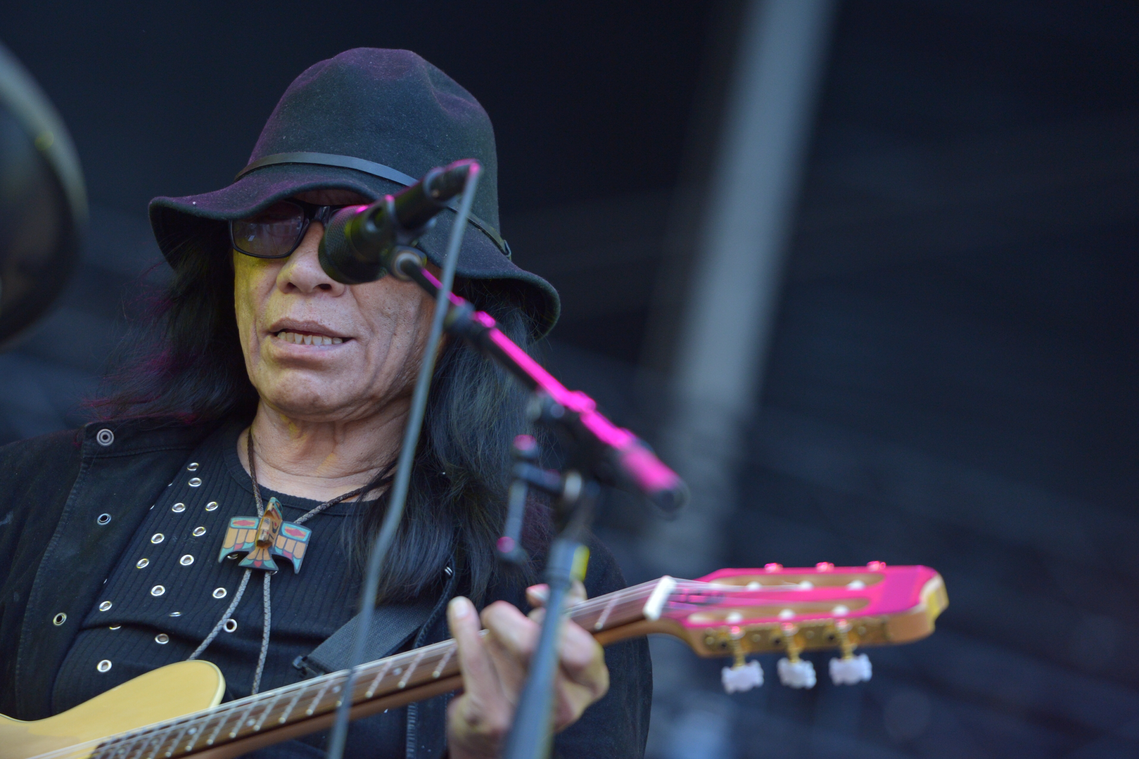 Sixto "Sugarman" Rodriguez är 71 år och kan fortfarande se ballare ut än de flesta 20-åringar där ute. Sixto "Sugarman" Rodriguez är 71 år och kan fortfarande se ballare ut än de flesta 20-åringar där ute.