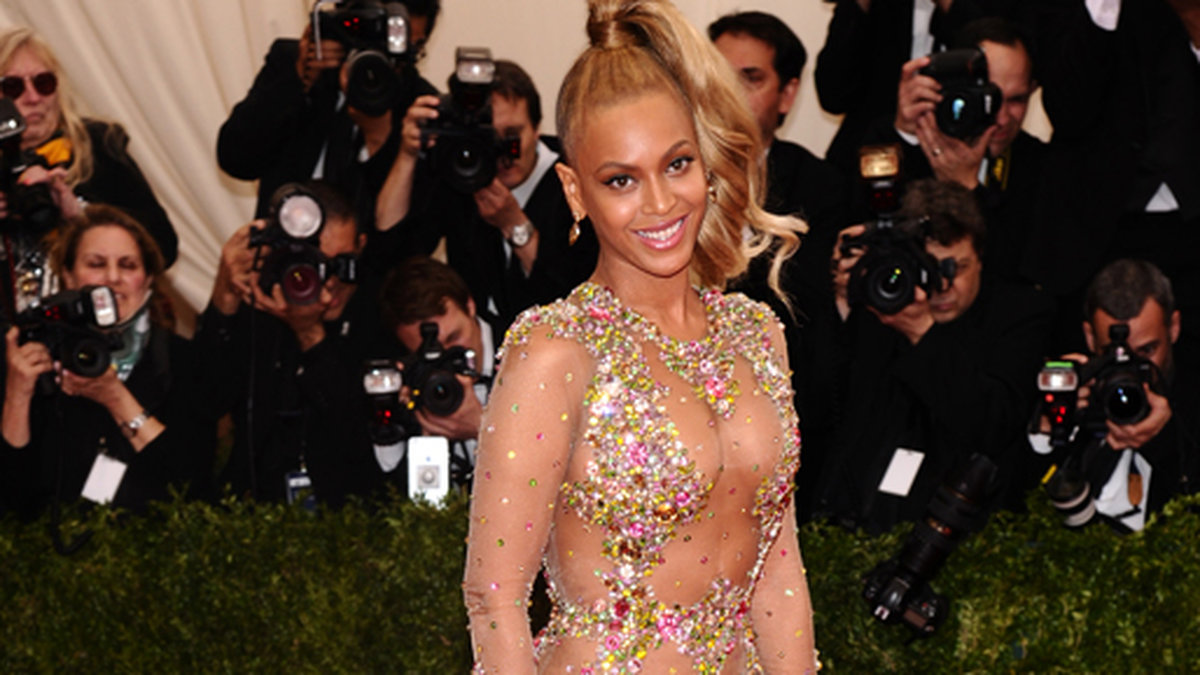 Beyoncés klänning från Givenchy får oss att tappa andan. 