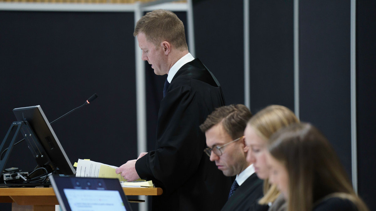 Rättsförhandlingarna om Breiviks stämning pågår denna vecka. Av säkerhetsskäl hålls de i en gymnastiksal i Ringerike-fängelset.