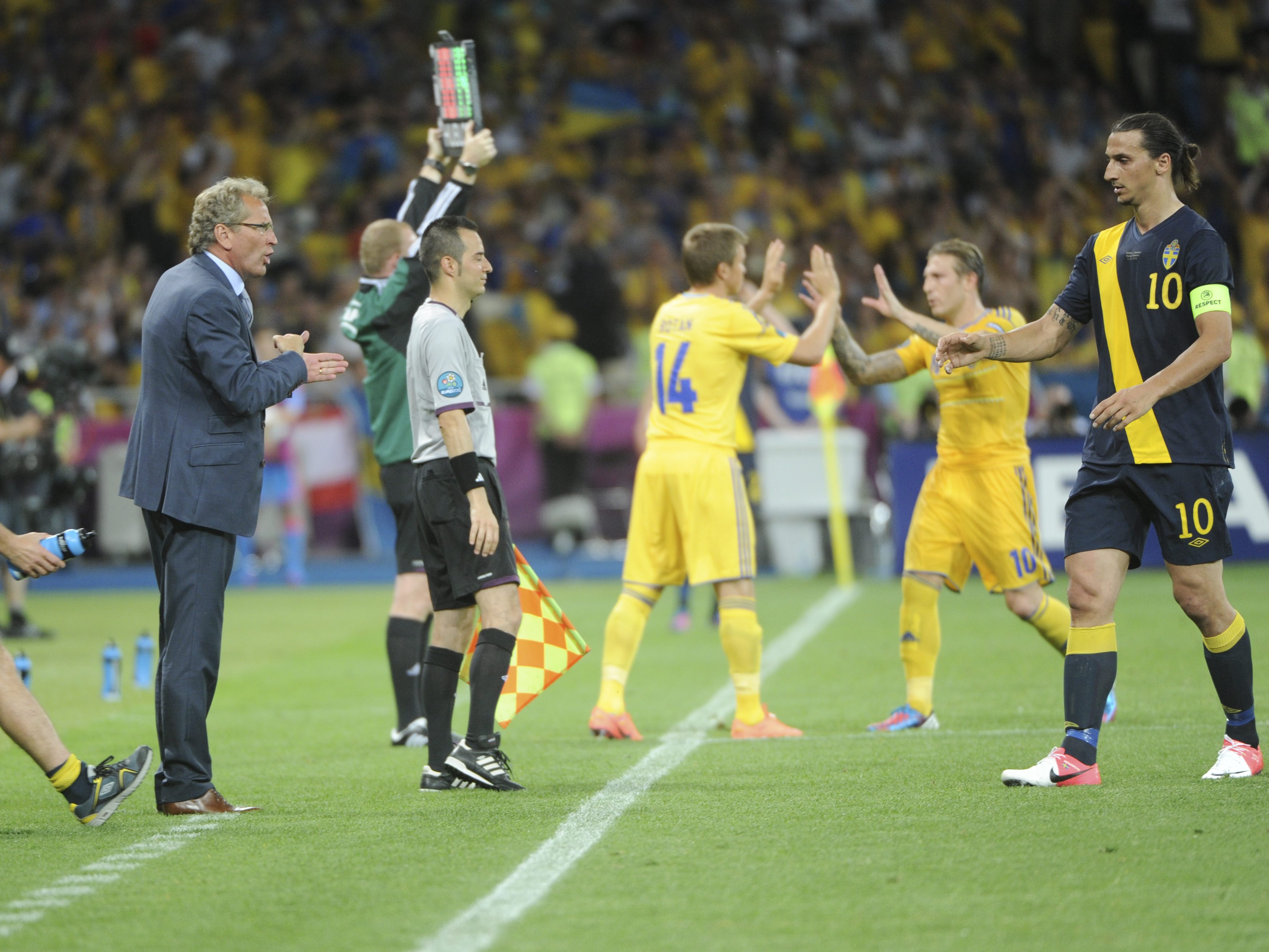 Zlatan får kritik av Erik Hamrén för Ukrainas 2–1-mål.
