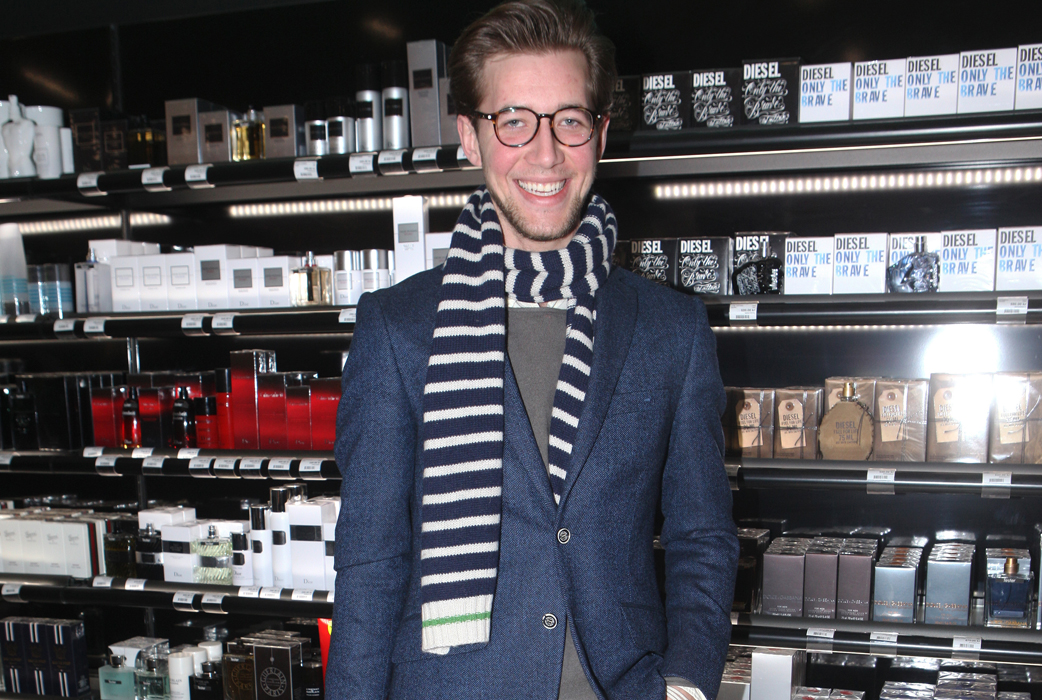 Cimon Lundberg på invigningen av sminkbutiken Sephora på Biblioteksgatan i Stockholm. Cimon Lundberg på invigningen av sminkbutiken Sephora på Biblioteksgatan i Stockholm.