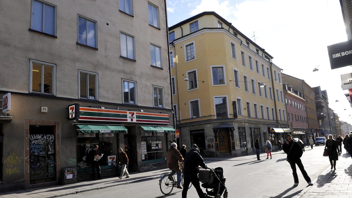 Götgatan är ett av Stockholms mer populära shoppingstråk.
