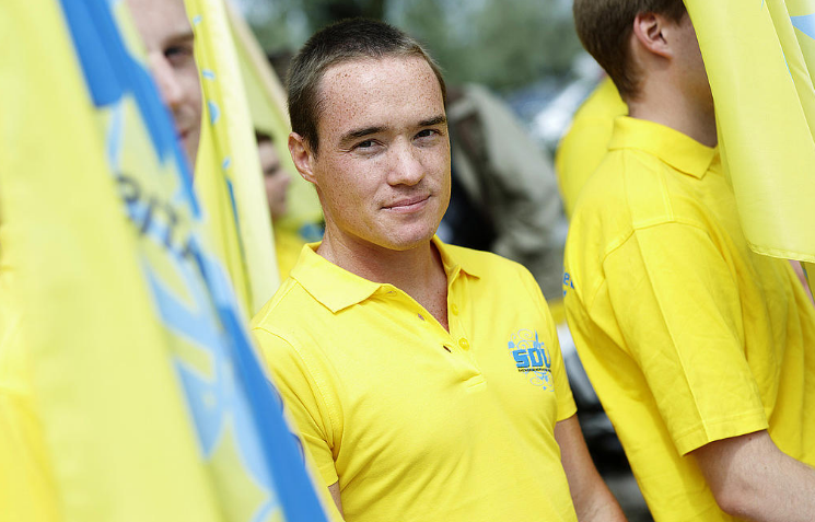 Även Kent Ekeroth blev en stigande stjärna i partiet – Ekeroth har inte bara hängt ut en 15-årig kille på nätet och ljugit om hans ålder. Han har även åtalats för misshandel och skrivit att SD ska ta itu med svensk media ”i sinom tid”. Även Kent Ekeroth blev en stigande stjärna i partiet – Ekeroth har inte bara hängt ut en 15-årig kille på nätet och ljugit om hans ålder. Han har även åtalats för misshandel och skrivit att SD ska ta itu med svensk media ”i sinom tid”.