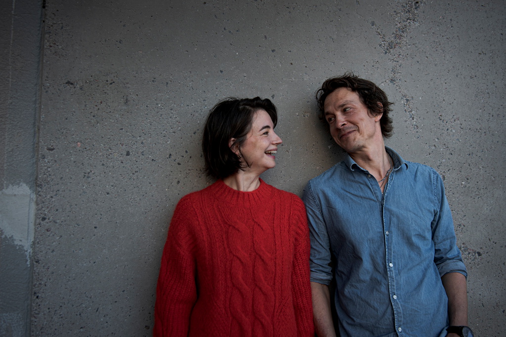 Louise Peterhoff och Oscar Töringe spelar huvudrollerna i 'Alltid vara vi' på Kulturhuset Stadsteatern.