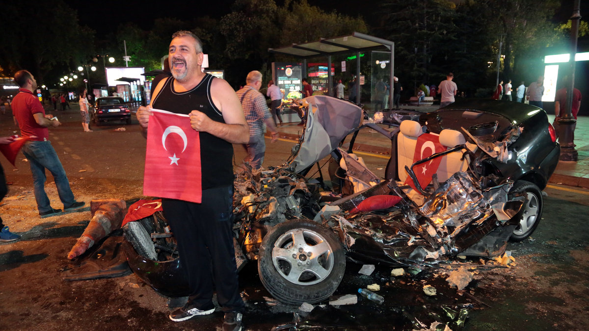 Det var ett försök till statskupp – men som misslyckades, enligt turkiska parlamentet.
