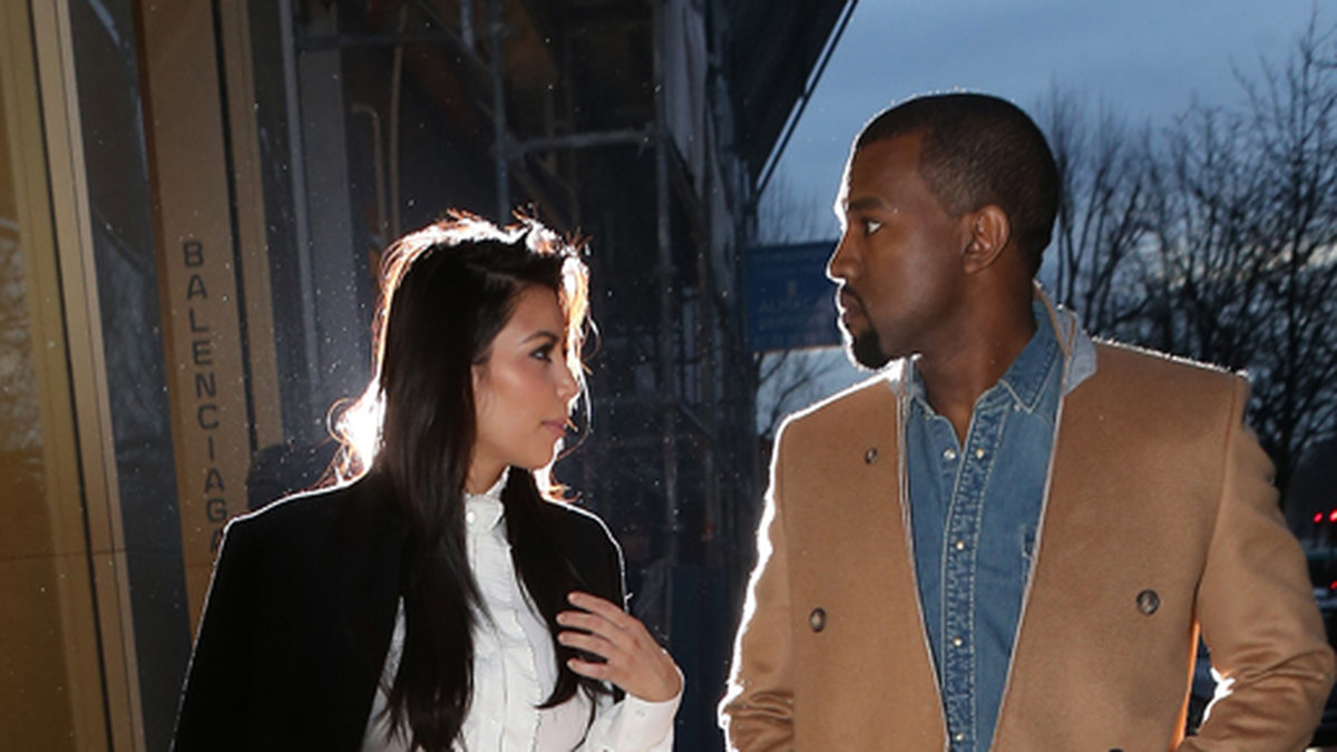 Kim och Kanye har shoppat på Balenciaga i Paris. 