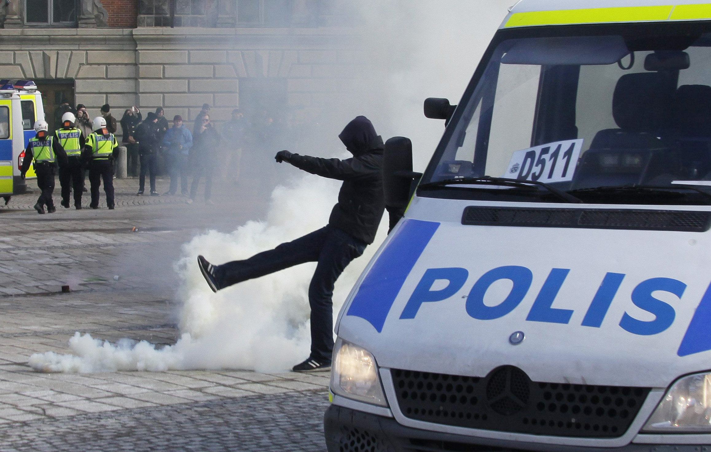 Demonstrationerna började vid 13-tiden. Polisen var däremot på plats redan vid niotiden. Demonstrationerna började vid 13-tiden. Polisen var däremot på plats redan vid niotiden.