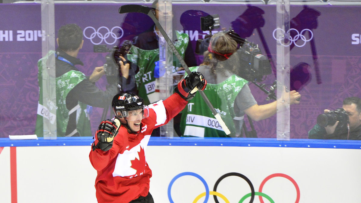 Sidney Crosby gjorde sitt första mål i OS-turneringen, vilket gav Kanada en ointaglig 2-0-ledning.